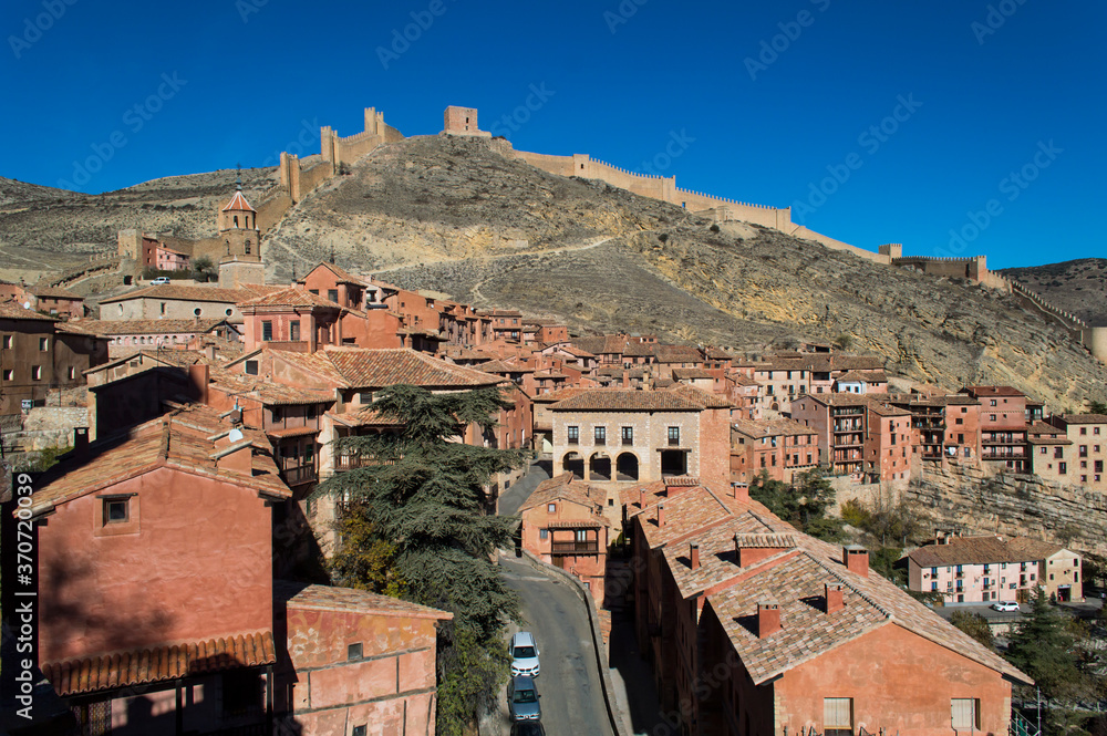 vistas del pueblo Albarracin y su muralla