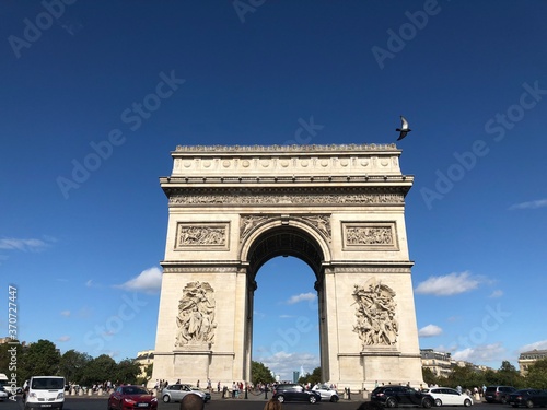 arc de triomphe paris france © Julia Nelson