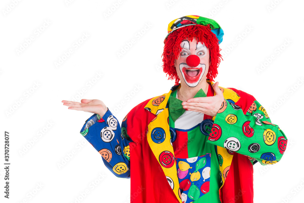 Clown präsentiert etwas