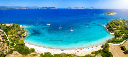 Panorama des kleinen und beliebten Strandes von Kounoupi bei Porto Cheli, Peloponnes, Griechenland photo