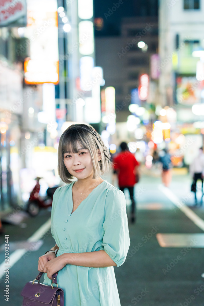 都会での夜景ポートレート 都会での夜景ポートレート