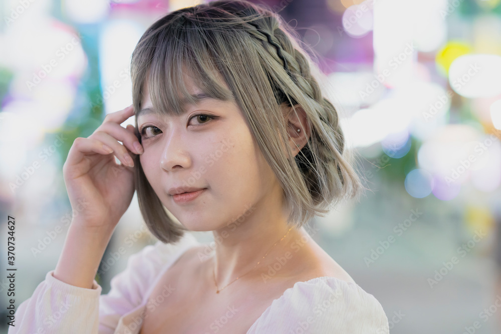 都会での夜景ポートレート