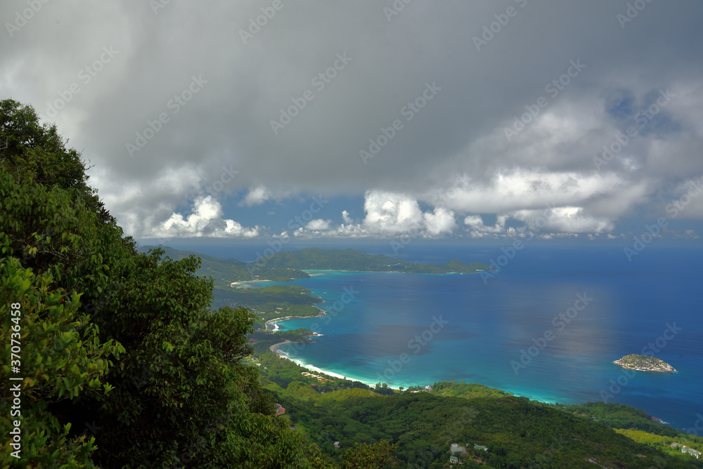 Küstenlandschaft von der Seychellen Insel Mahe Küstenlandschaft von der Seychellen Insel Mahe