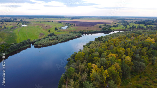 Fototapeta Naklejka Na Ścianę i Meble -  View of the Desna River near the city of Chernigov..
The Desna River originates in Russia and flows into the Dnieper near Kiev.
