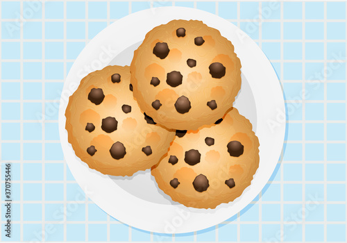 Galletas con pepitas de chocolate en un plato blanco.