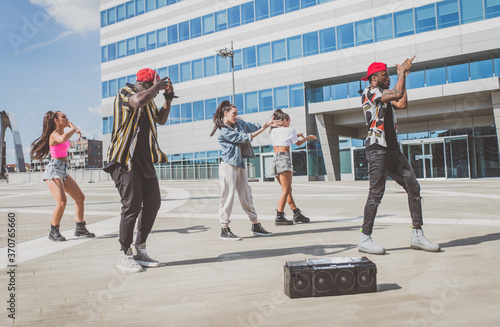 Murais de parede Group of hip hop dancers permorming their dance.