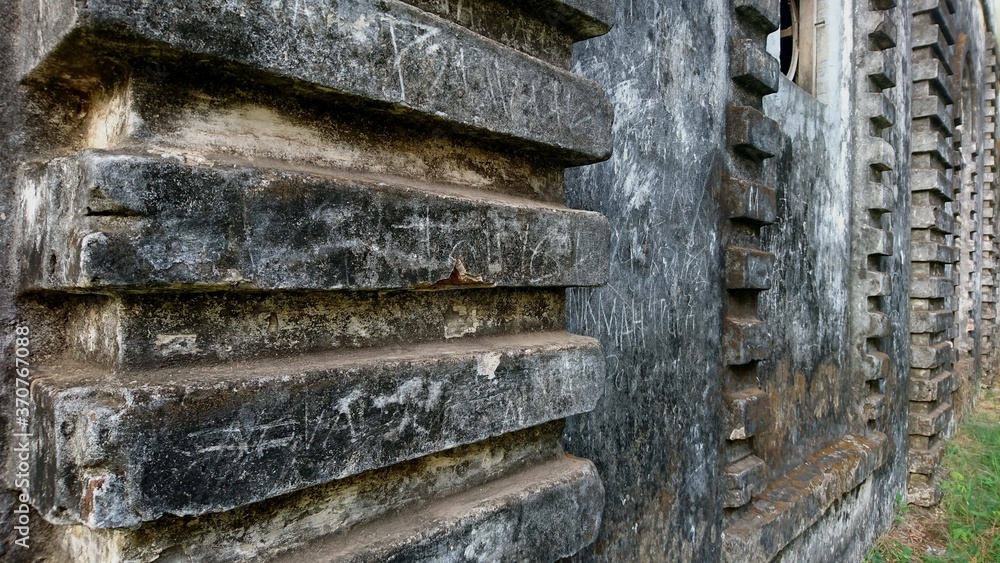 Detailed texture of columns in ancient buildings