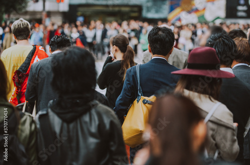 Photography Mass of people crossing the street in Tokyo