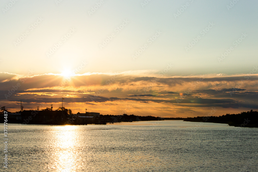 Naklejka premium vibrant summer coastal sunset