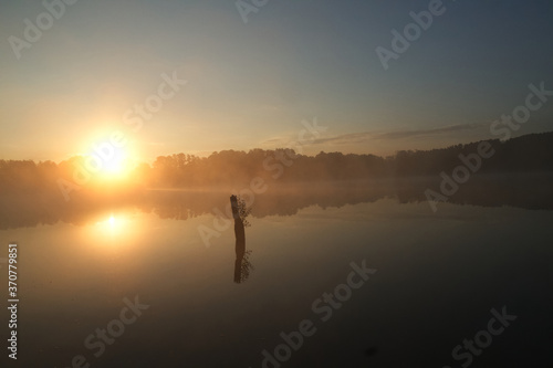 Sonnenaufgang auf dem Wasser