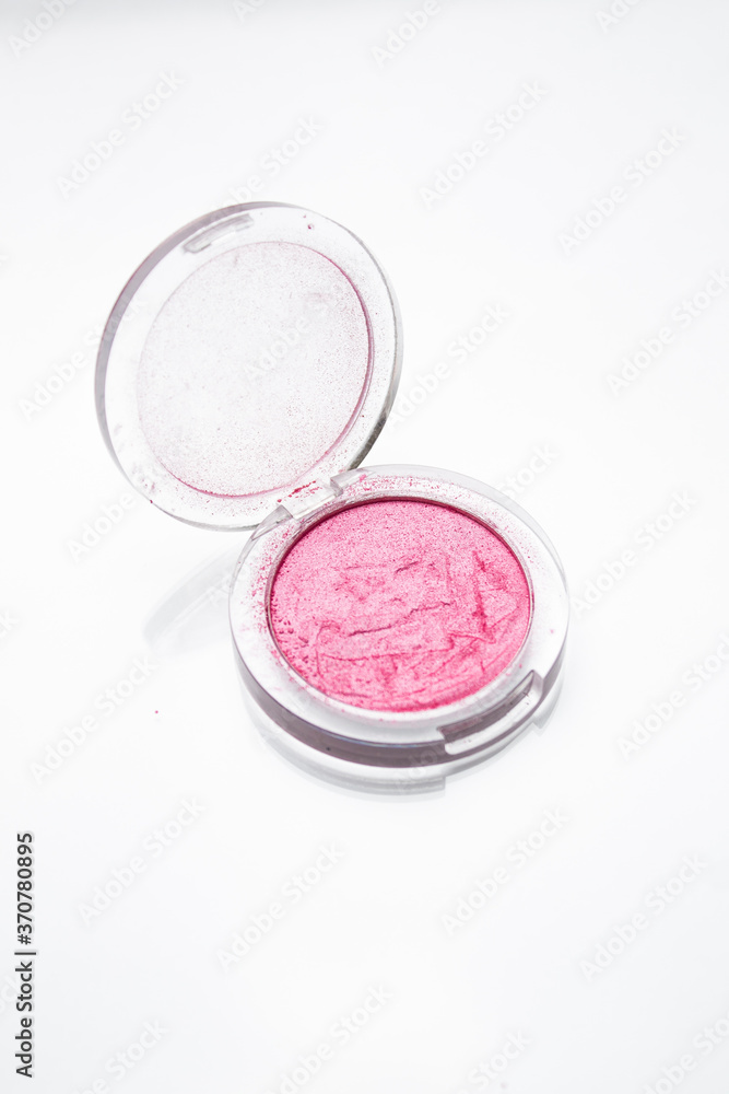 pinker Lidschatten auf weißem Grund pinker Lidschatten auf weißem Grund
