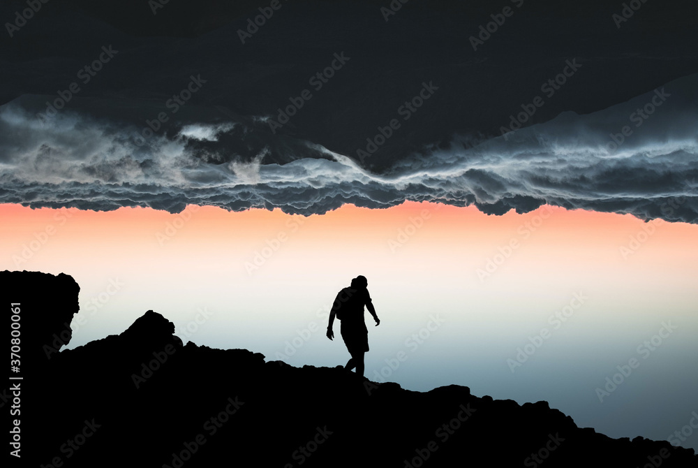 Fototapeta premium silhouette of a man walking on the beach