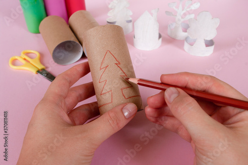How to make trees. Daily activities, diy for kids, zero waste, eco toys hand made from paper roll.Easy to make. 2 step draw silhouette of tree.