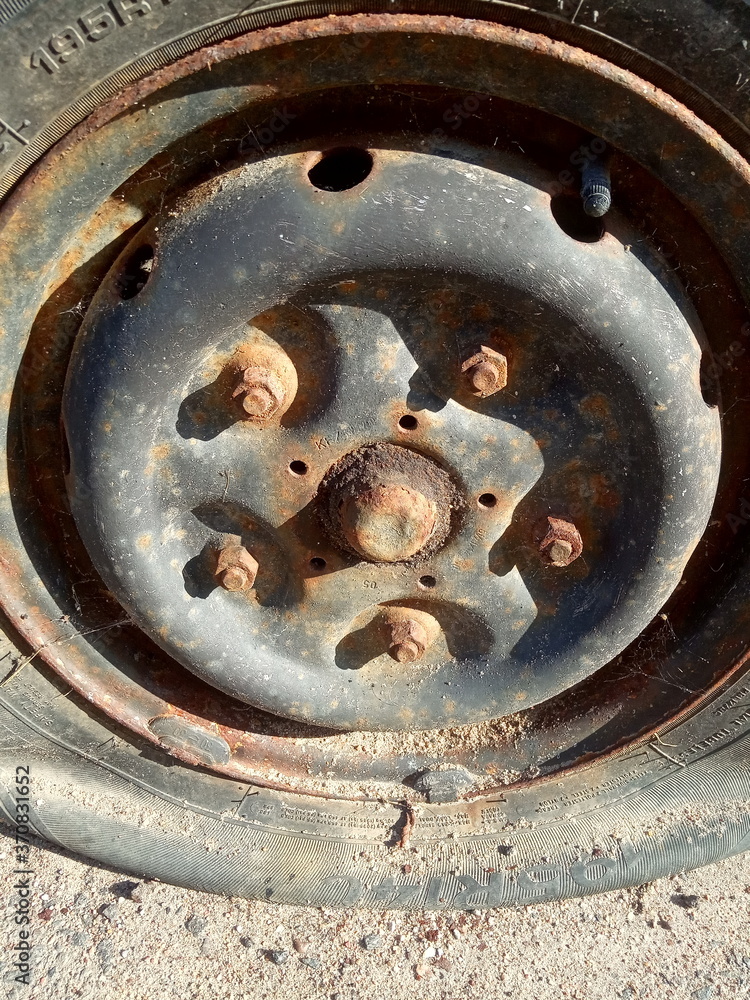 flat tire and rusty car, old car elements
flat tire and rusty car, old car elements