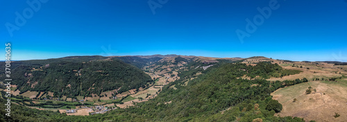 Brezons (Cantal, France) - Site de Vidèche - Belvédère sur la vallée de Brezons et le Plomb du Cantal © Martin Graille Drone