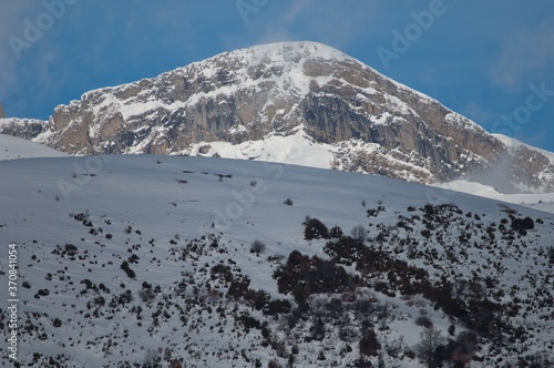 Snowy mountains. Tendeñera Mountain Range. Viñamala National Reserve. Pyrenees. Huesca. Aragon. Spain.
