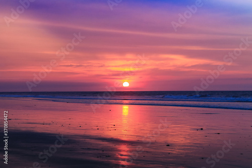 Atardecer en la playa de Tonsupa  Esmeraldas - Ecuador. Sunset at Tonsupa