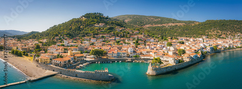 Tableau sur toile Nafpaktos on the north coast of the Gulf of Corinth, Greece