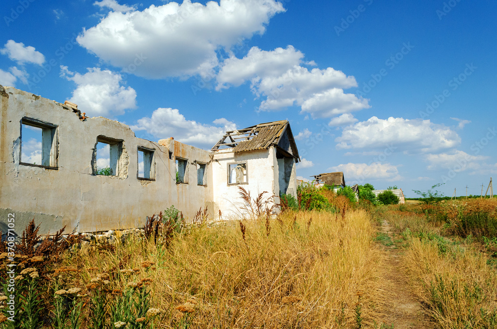 Fototapeta premium old abandoned house