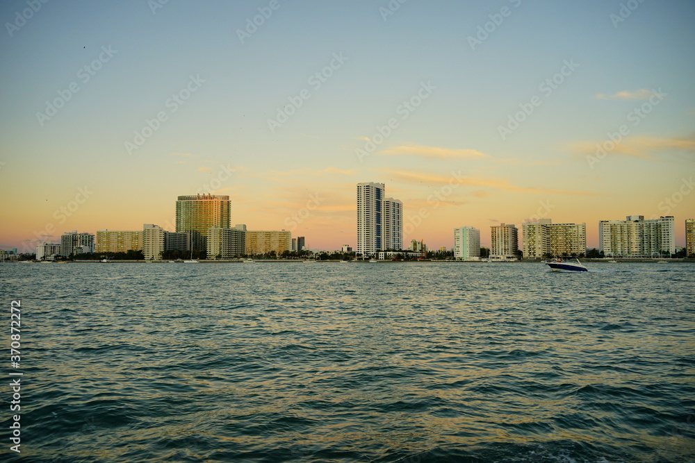 Fototapeta premium Miami downtown skyscrapers at sun set