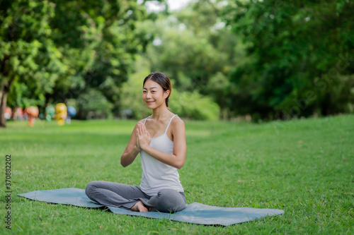 Healthy women doing yoga in the moring at the park . concept healthy and outdoor activity.
