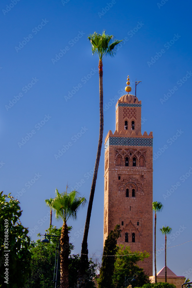 Minarete en mezquita en Marrakesh