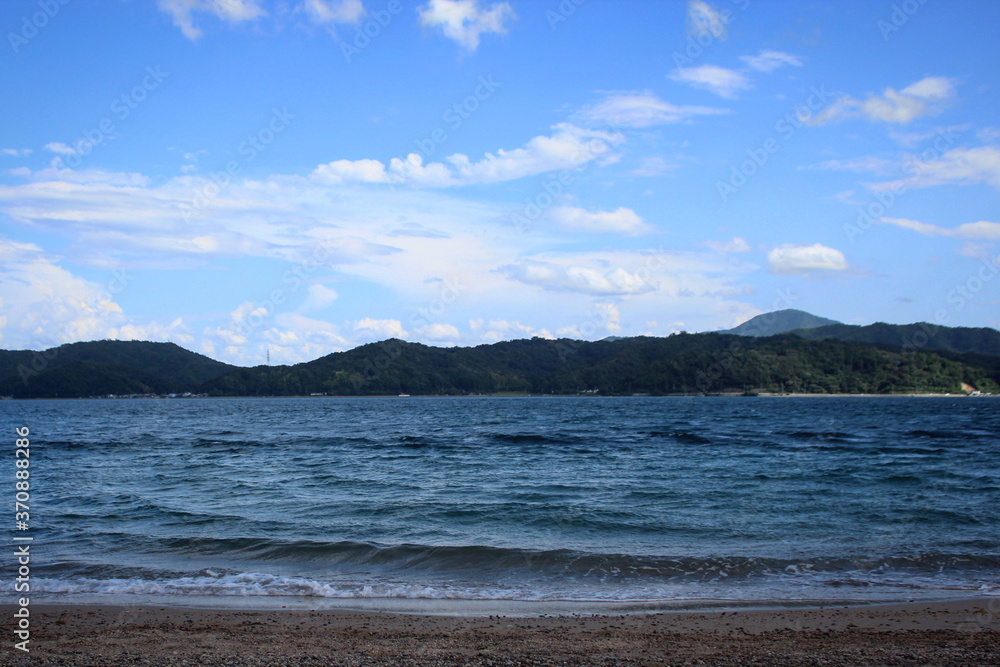 海と対岸の島