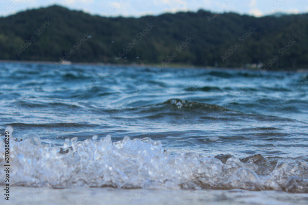 Obraz premium 深い青色の波