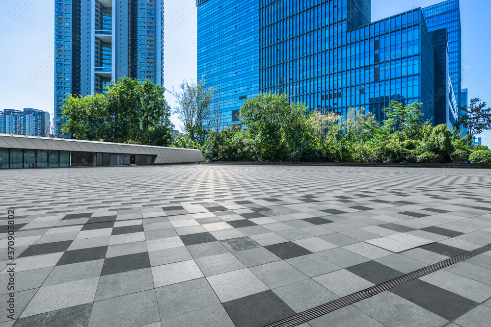 Fototapeta premium Panoramic skyline and buildings with empty square floor.