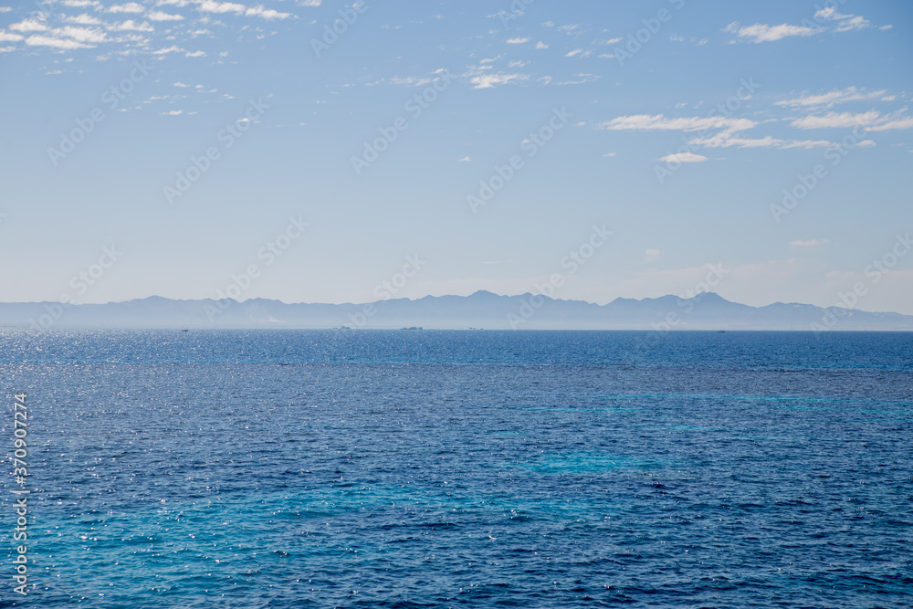 Obraz premium beautiful rocky horizon at sea