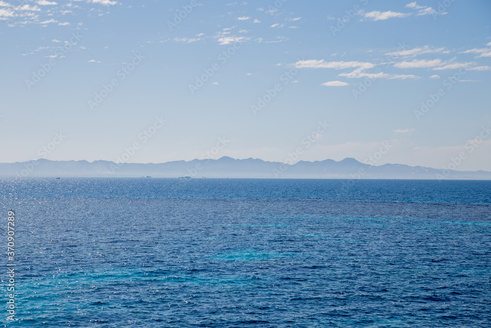 Obraz premium beautiful rocky horizon at sea