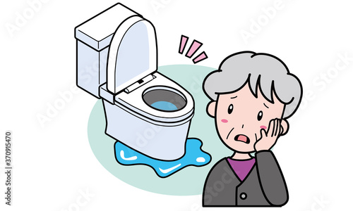 トイレの水が床に漏れて困っているおばあさん