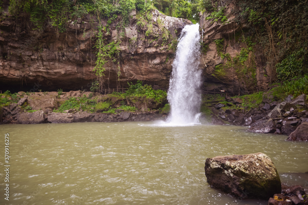 Wide angle landscape of Cascada Blanca and pool