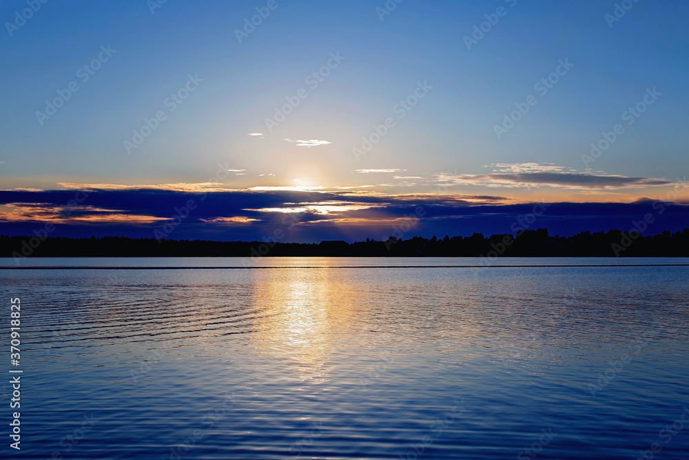 Sun at sunset on the lake