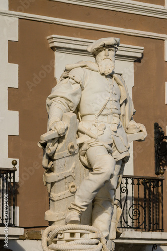 Estatua de Juan Sebastián Elcano (en la plaza Elcano).Obra de bronce del escultor aragonés Antonio Palao que data de 1861, Guetaria,Guipuzcoa, Euzkadi, Spain photo