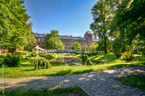 Foto 19th century building in the center of the Polytechnic University in the city of