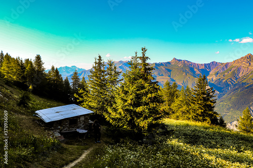 Wallpaper Mural Petit refuge de montagne Torontodigital.ca