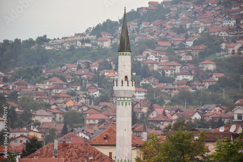 Obraz na płótnie Muslim mosque minaret with Sarajevo hills in the background w salonie