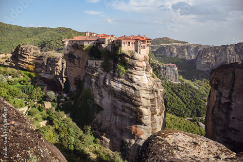 Obraz na płótnie dramatic landscape of Meteora monasteries built on vertical rock formations in Greece w salonie