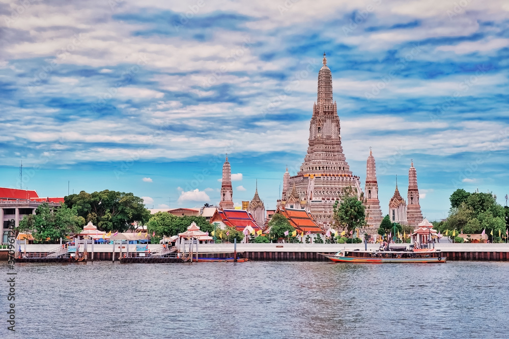 Naklejka premium Wat Arun Temple of Dawn