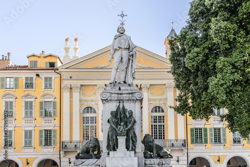 Φωτογραφία Statue Hero of the Italian unification Giuseppe Garibaldi (1891) on the Place Garibaldi in Nice, France