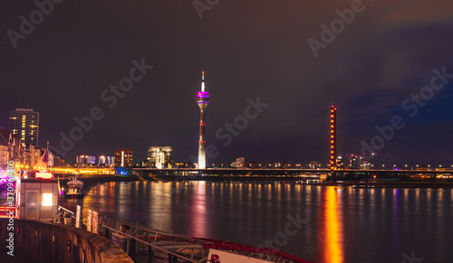 Obraz na płótnie Dusk in Dusseldorf, Germany w salonie