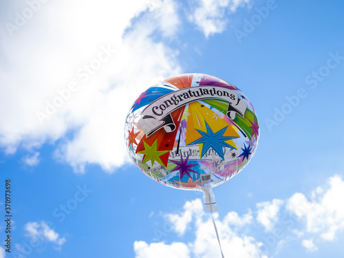 Colorful congratulations balloon. Toutes nos félicitations, Felicidades, Herzliche Glückwünsche!
