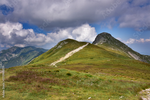 Fototapeta Naklejka Na Ścianę i Meble -  Beskid Tatry - Widok z Przełęczy Liliowe - szlak na Kasprowy Wierch