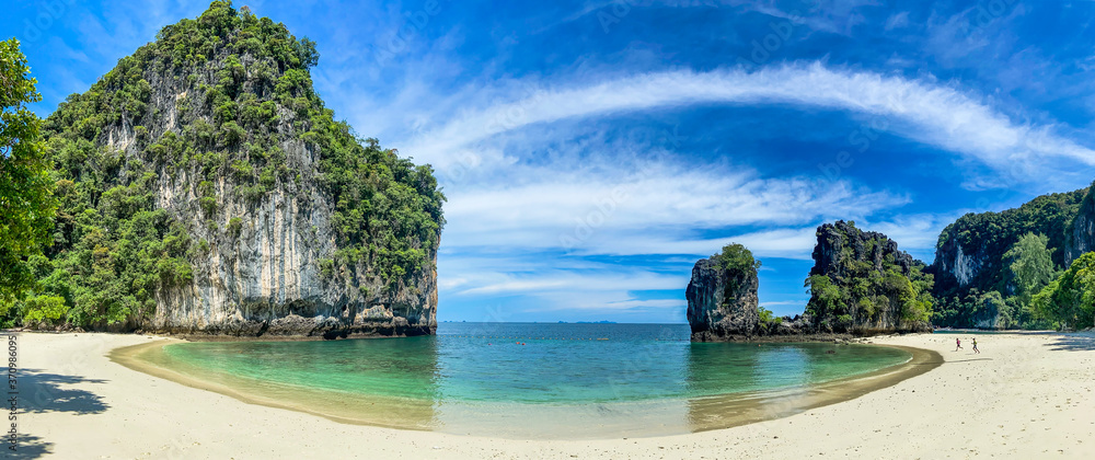 Obraz premium Koh Hong paradise beach, island in the Andaman Sea between Phuket and Krabi Thailand