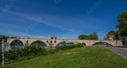 Sur le pont d'Avignon.