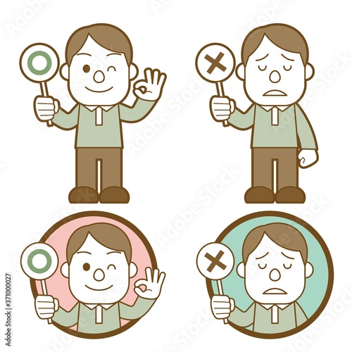 まるばつ札を持っている若い男性