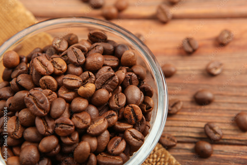 coffee beans on a colored background. Place to insert text, minimalism
coffee beans on a colored background. Place to insert text, minimalism