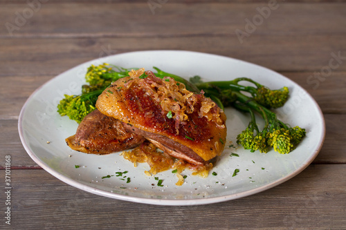 Duck breast fillets with caramelized onion and broccoli