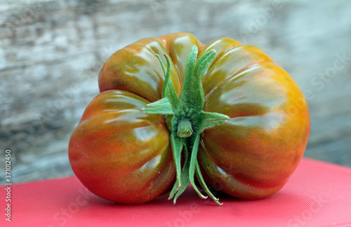 make caprese with oxheart tomatos photo